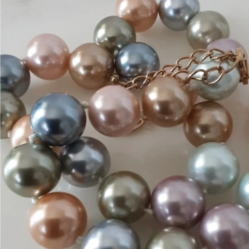 Kenneth Jay Lane 2009 Inaugural Simulated Pastel Pearl Necklace Signed Vintage